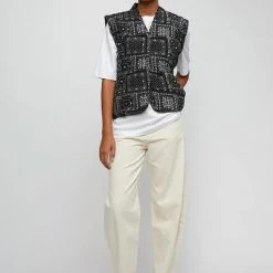 Just Female Miracle Vest Black Paisley Art